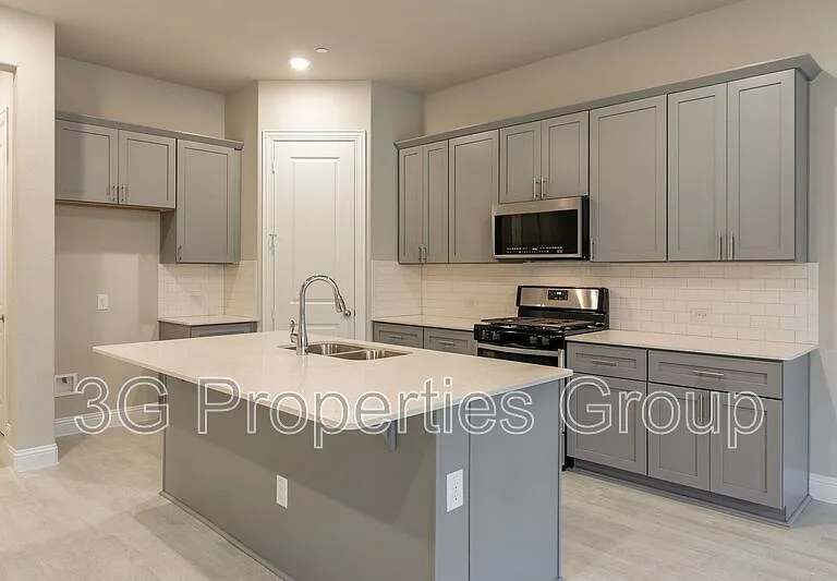 913 Ponds Edge Ln — Photo 10