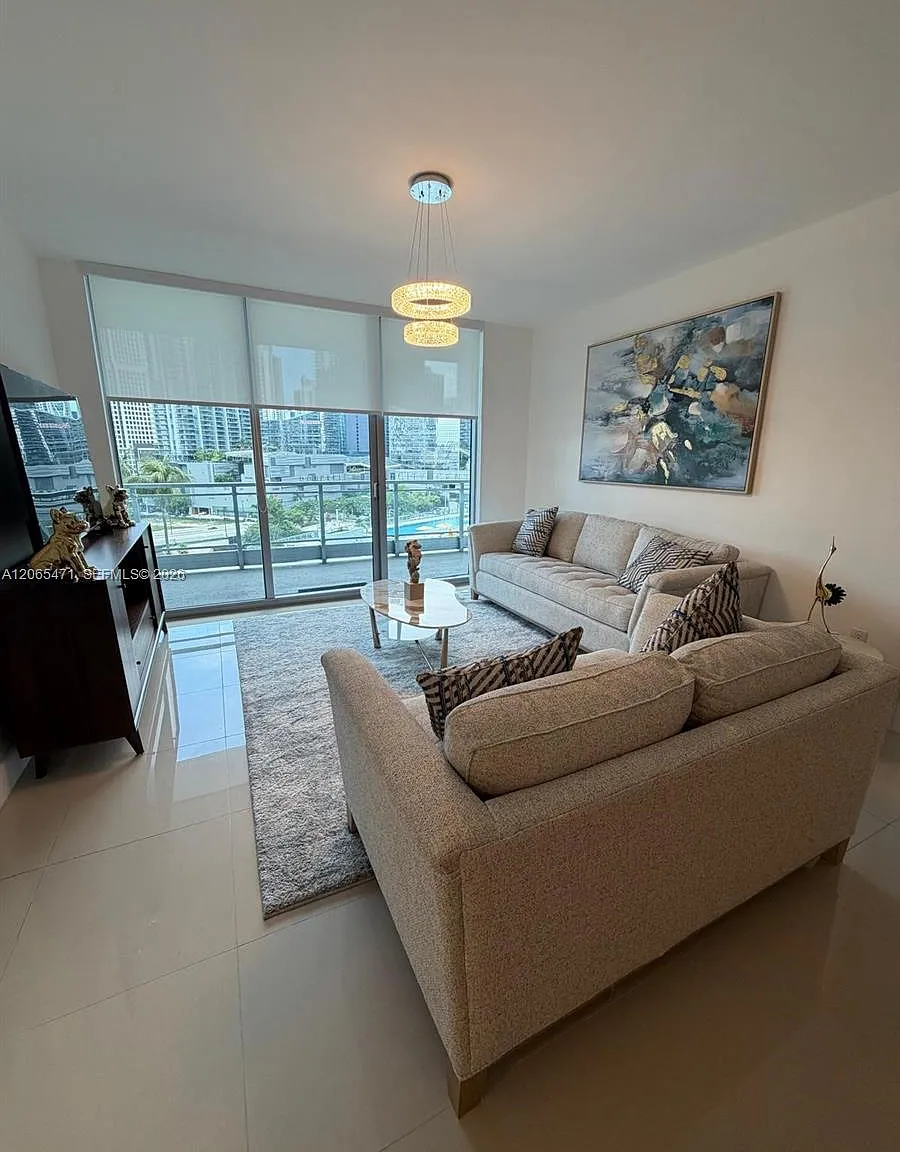 Ivy Condo — Photo 1