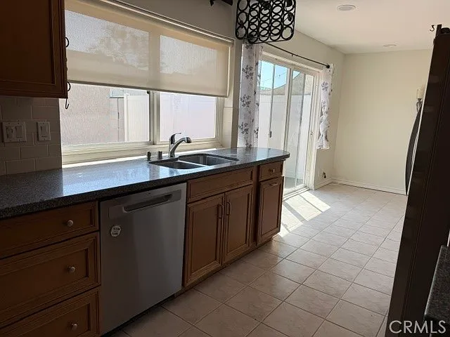 3 bed, 2.5 bath, 1367 sqft, $4,200 — Photo 3