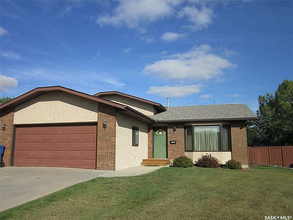 2nd image of 27 Groat Dr
