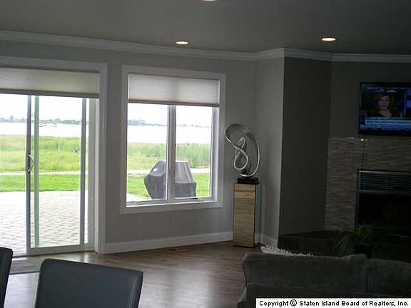 4th image of 143 Tennyson Dr