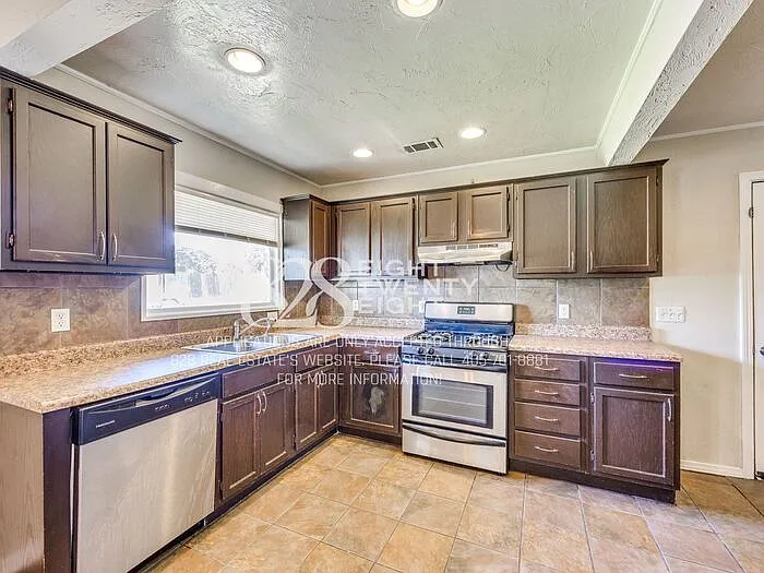 401 E Kerr Dr — Photo 11