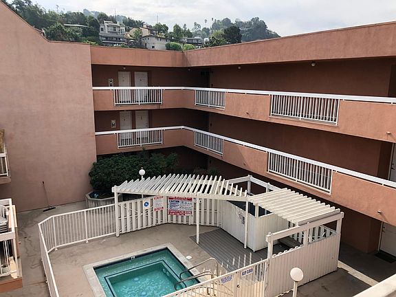 3rd image of 3940 Eagle Rock Blvd #227