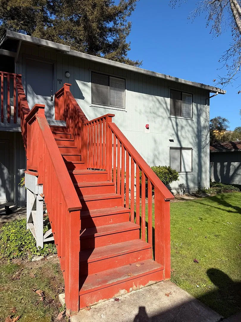 ro664WestAvenue (The Pines) — Photo 1