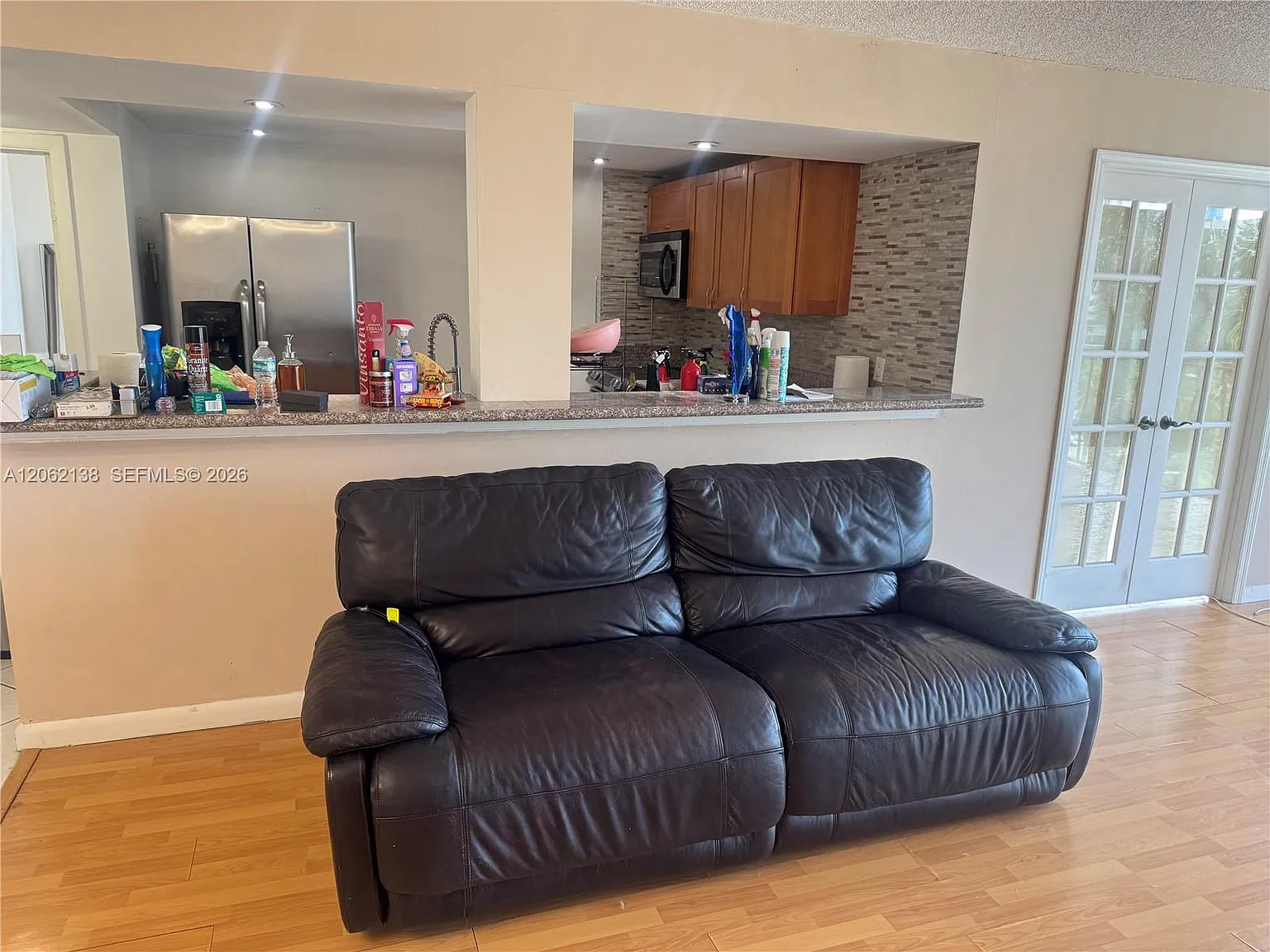 200 Leslie Condo — Photo 4