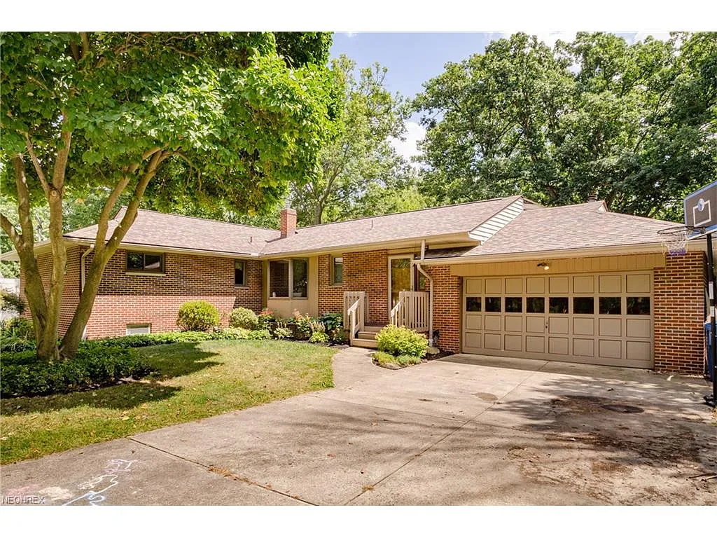 9949 W River Rd photo 1