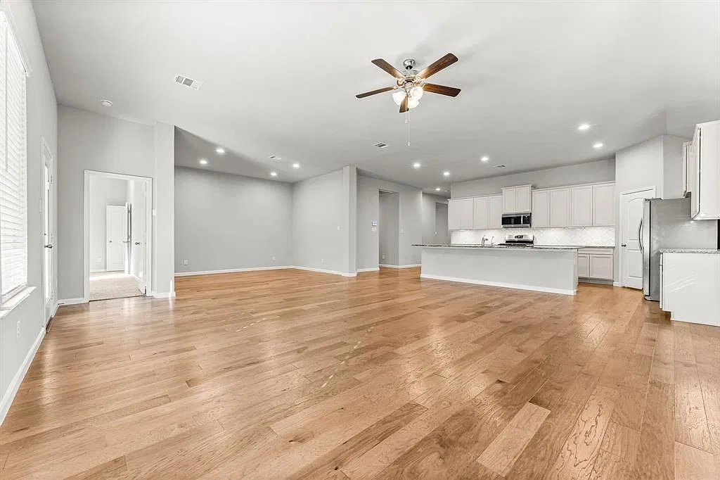 4 bed, 3.0 bath, 2645 sqft, $2,700 — Photo 4