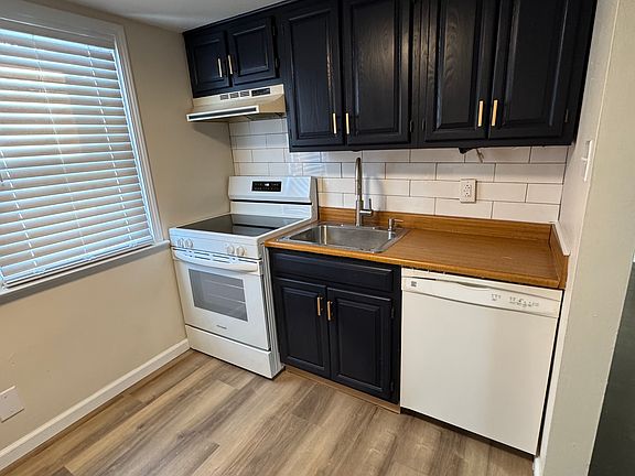 3rd image of 412 Pershing Dr #B