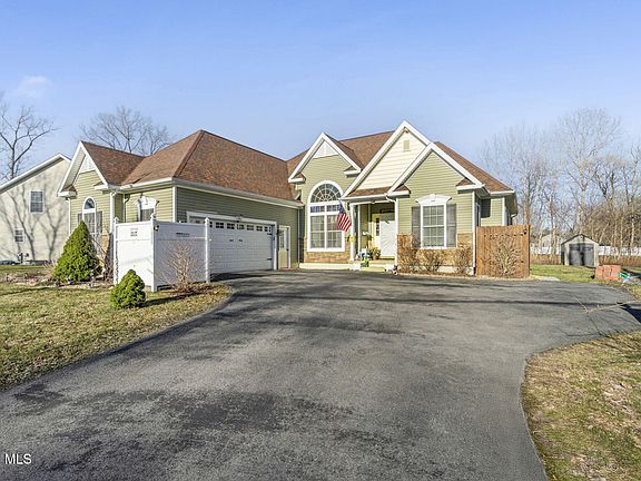 2nd image of 1000 Kings Road