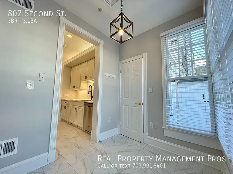 802 2nd St — Photo 12