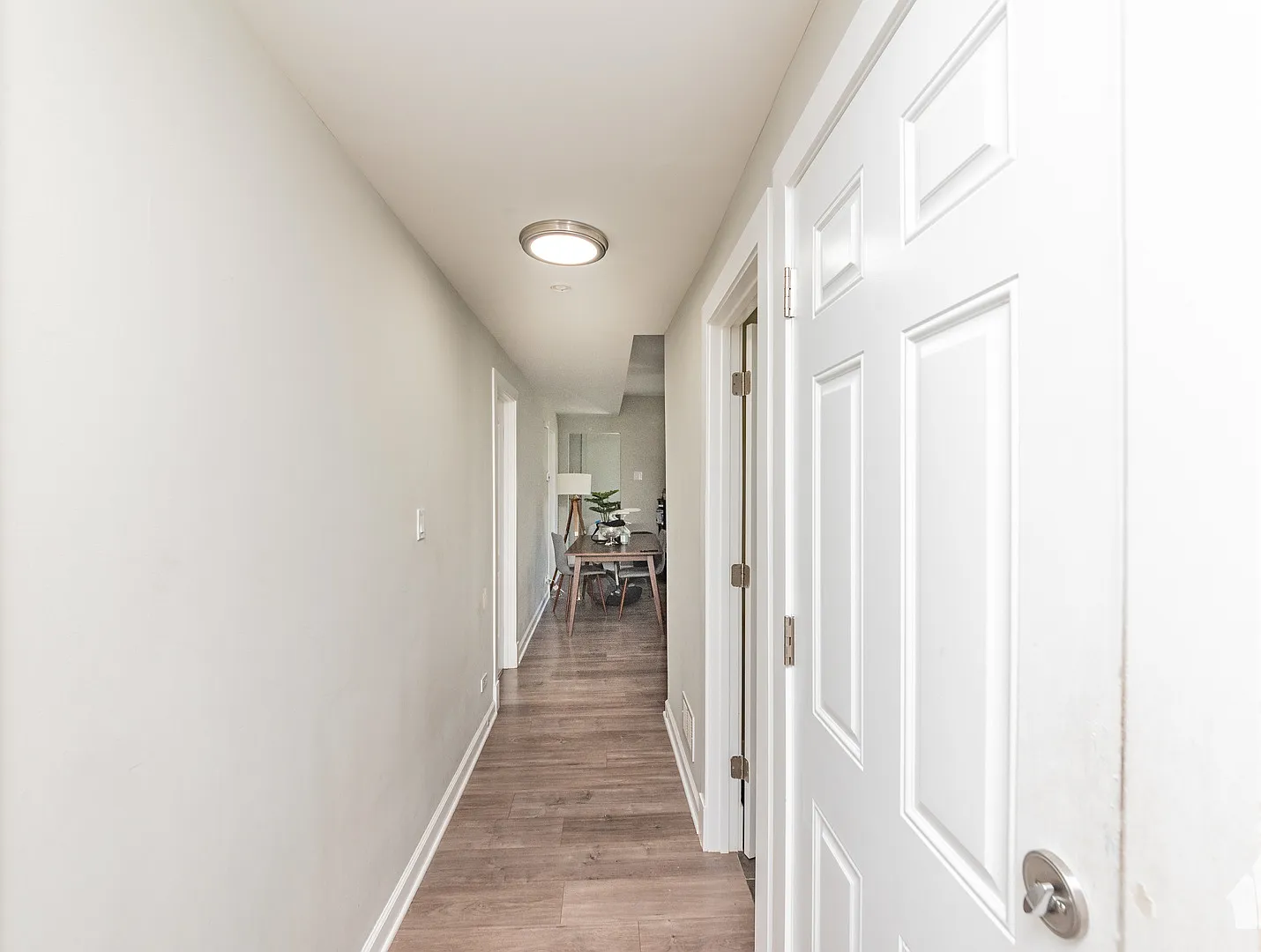 3 bed, 2200 sqft, $2,985 — Photo 4