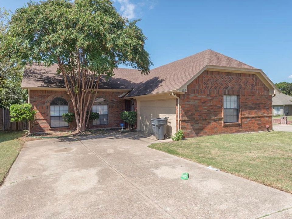 1st image of 6916 Cedar Knoll Dr