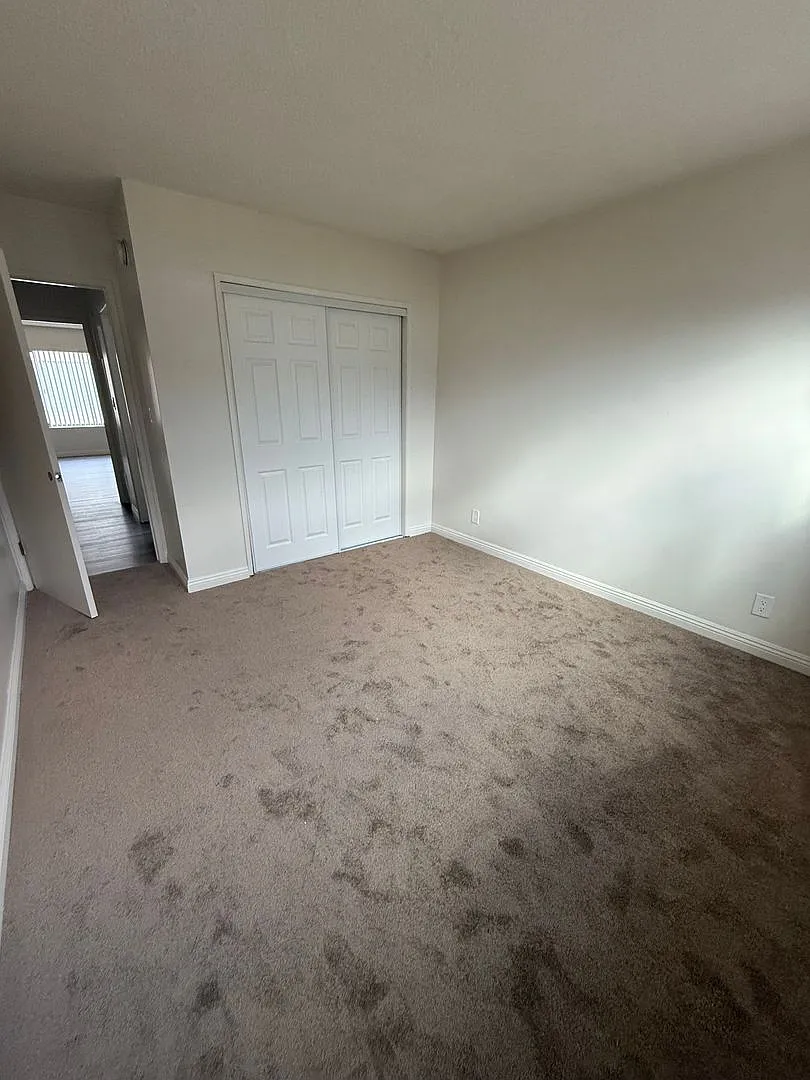 The Burbank Towers Apartments — Photo 3
