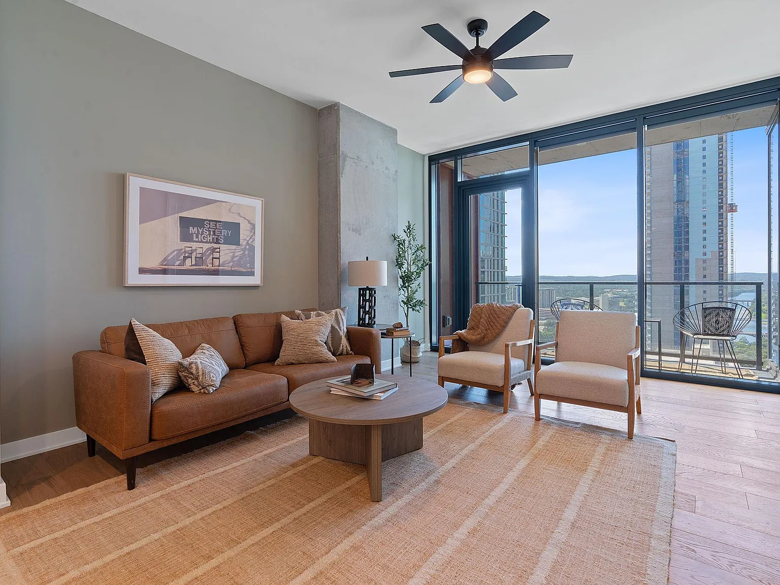 1 bed, 1.0 bath, 911 sqft, $2,995 — Photo 1