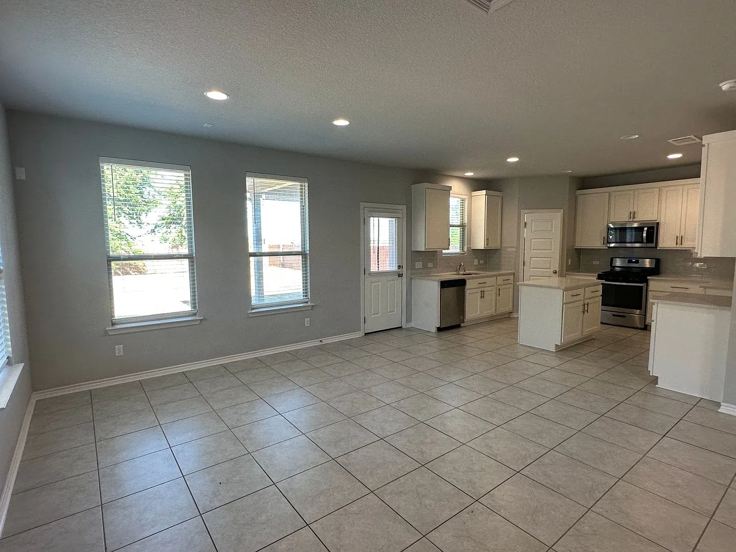 Well Maintained Home In Newly Developed Neighborhood! — Photo 3
