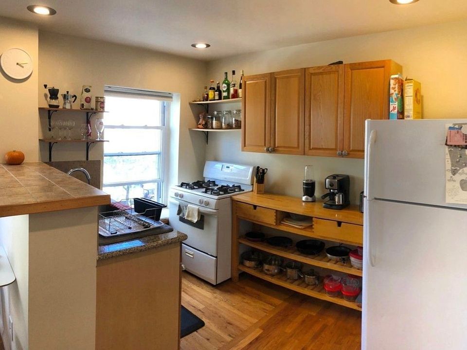2nd image of 581 2nd Ave #4