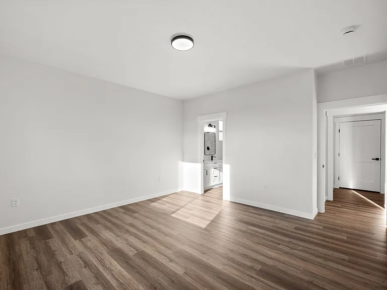 4914 E Fairview Ave — Photo 11