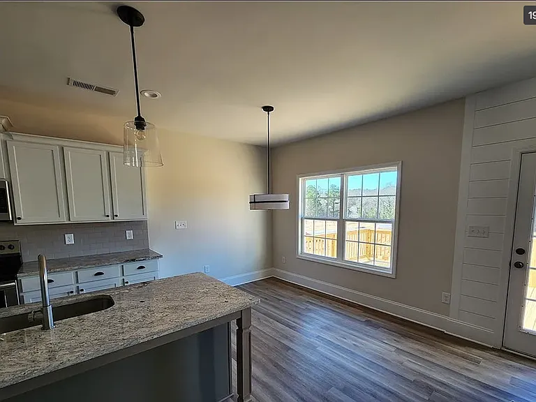 1740 Willow Creek Dr — Photo 7