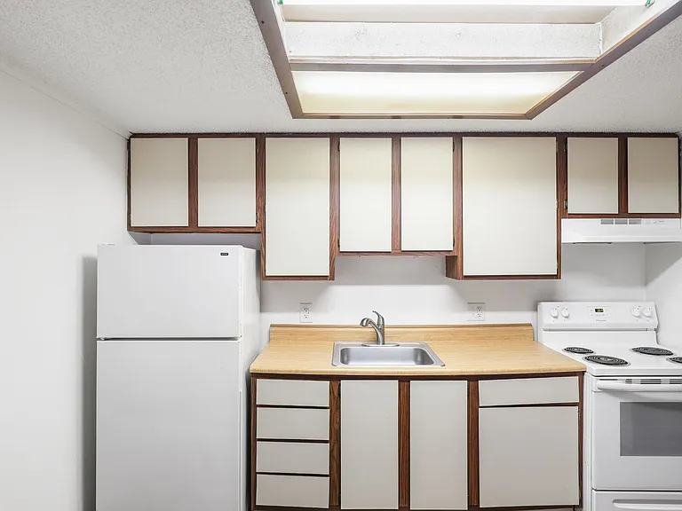 1373 Montgomery Ct — Photo 18