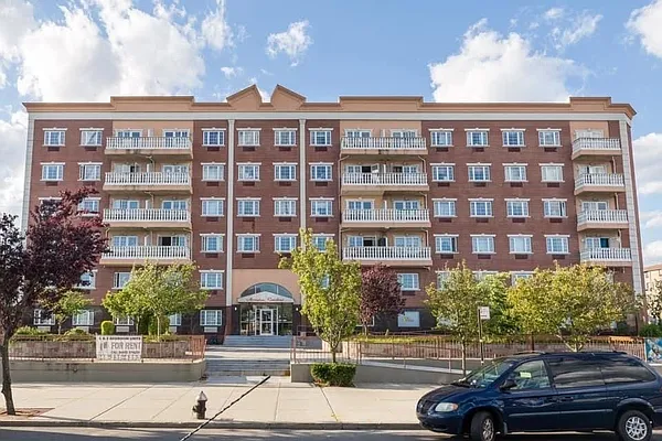 Rented by Metropolitan Brokers Inc. | media 2