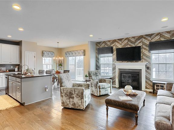 3rd image of 217 Noble Woods Dr