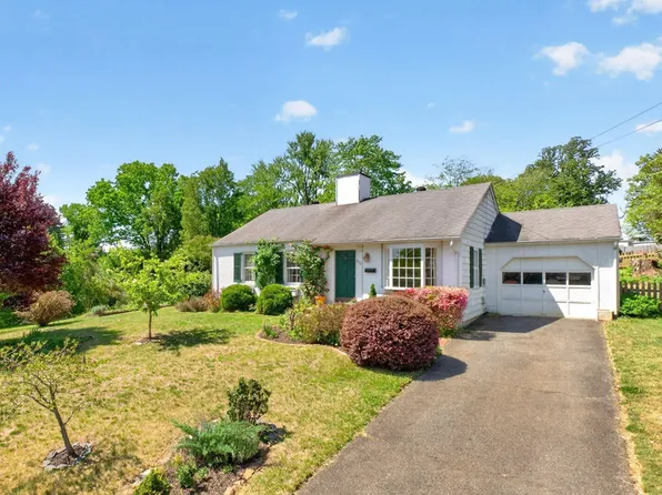 2519 Commonwealth Dr, Charlottesville, VA 22901