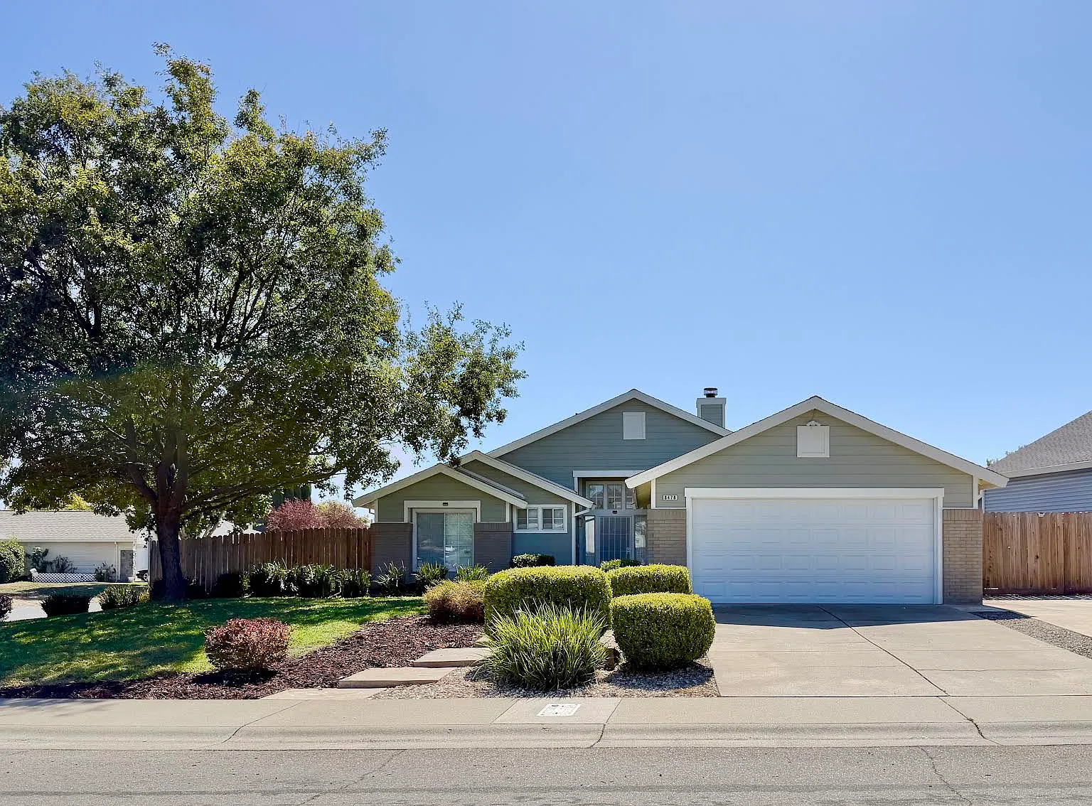 3 bed, 1400 sqft, $2,700 — Photo 3