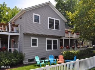 221 Clinton Ave, Grand Haven, MI 49417