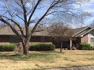 405 Westwood Dr, Coffeyville, KS 67337