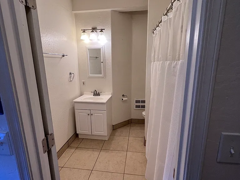 110 N Willow St #C — Photo 10