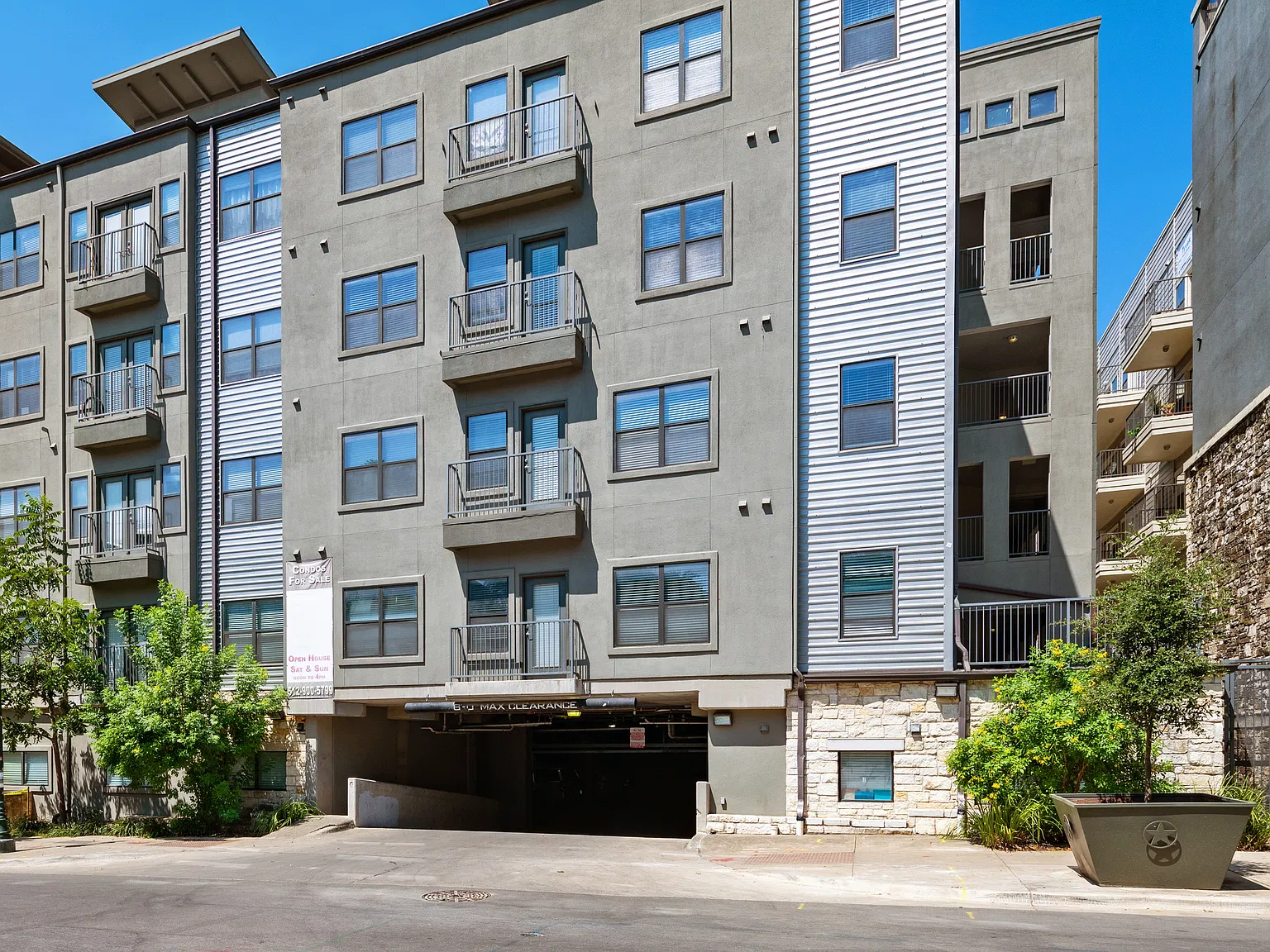 2502 Leon St Apt 503 — Photo 2