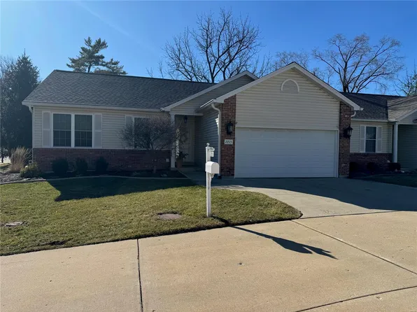 2215 Rule Ave, Maryland Heights, MO 63043