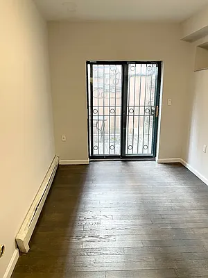 Rented by Icon Realty Services | media 22