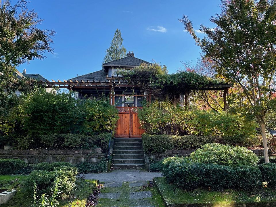 Beautifully landscaped quiet, private fourplex