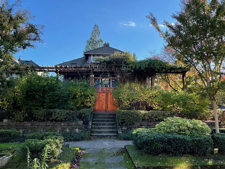 Beautifully landscaped quiet, private fourplex