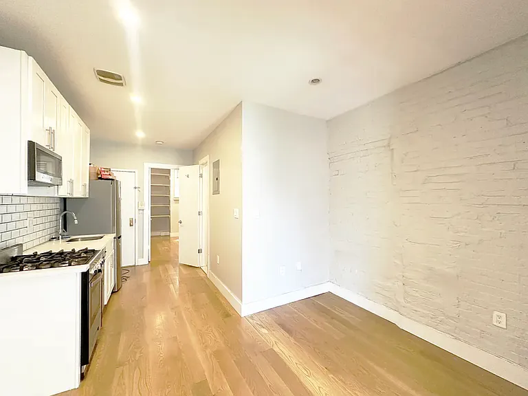 55 Spring St #14 — Photo 3