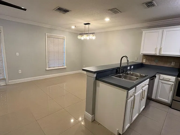 410 Tradition Ln — Photo 4