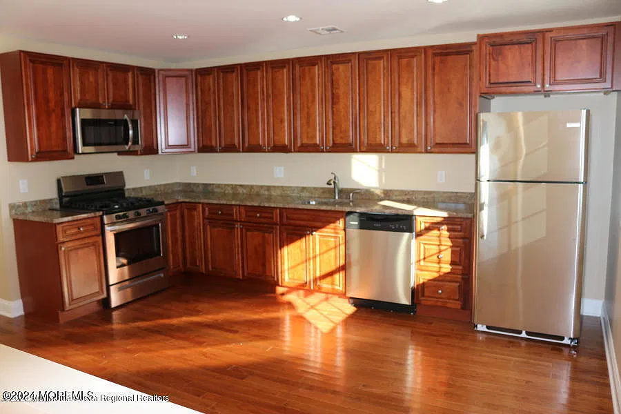 2 bed, $2,500 — Photo 3