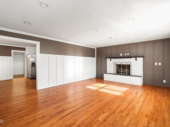 3rd image of 608 Mountain View Dr