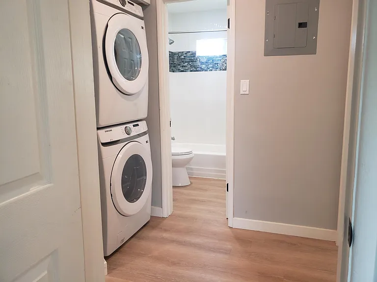 4306 52nd St — Photo 3