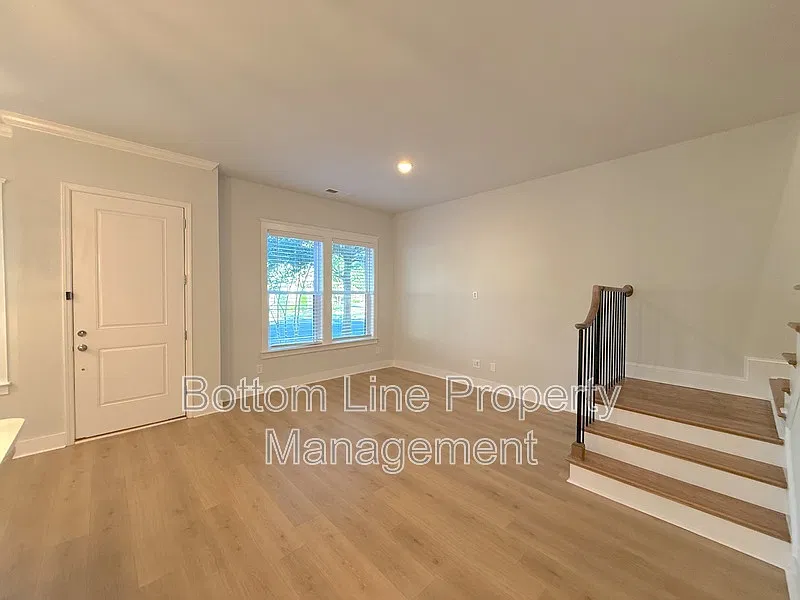 3 bed, 2.5 bath, 1593 sqft, $2,800 — Photo 4