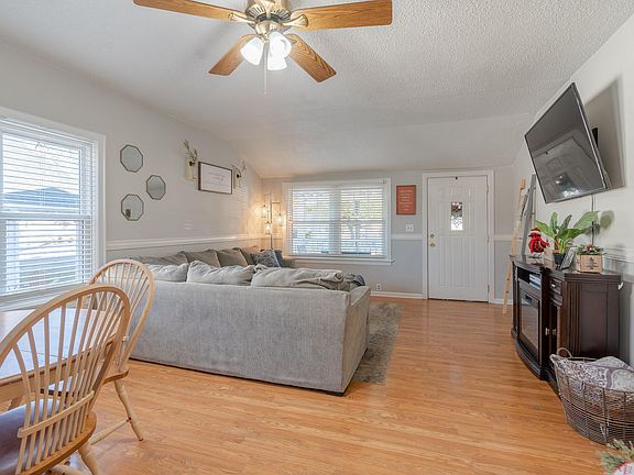 4th image of 103 Welworth Ave