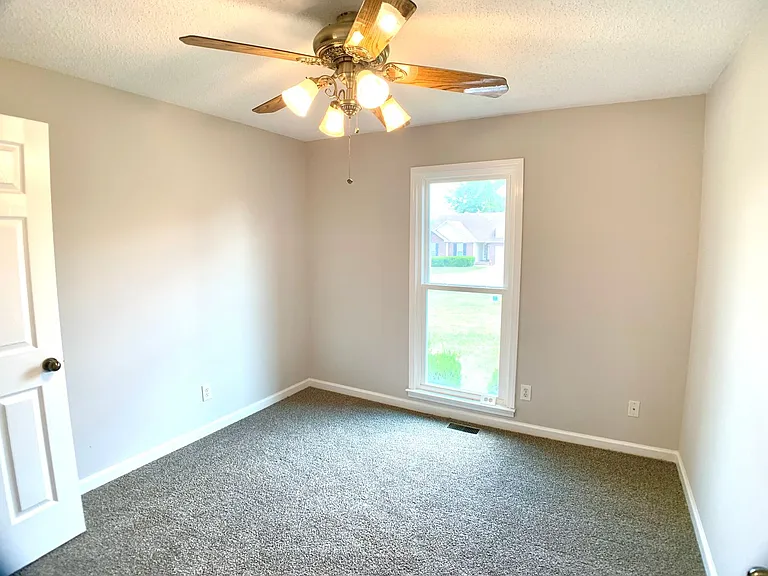 315 Harold Dr — Photo 16