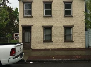 575 4th St, Troy, NY 12180