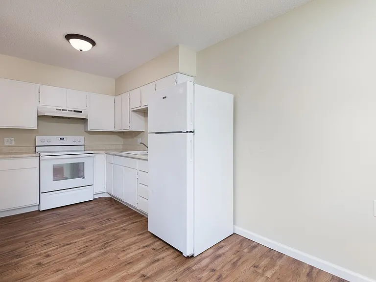 8 Wallingford Dr — Photo 2