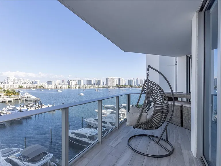 17111 Biscayne Blvd #505 — Photo 32