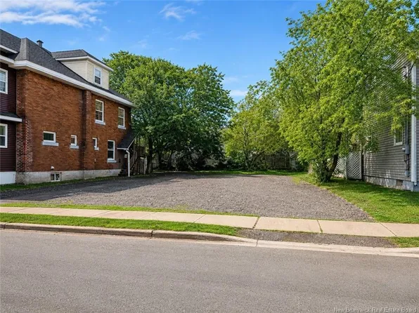 347 Lutz St #343, Moncton, NB E1C 5G8