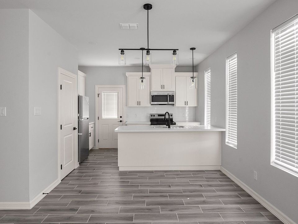 1st image of 408 N Onyx Ave #1