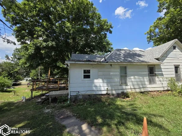 403 E Adams St, Mount Ayr, IA 50854