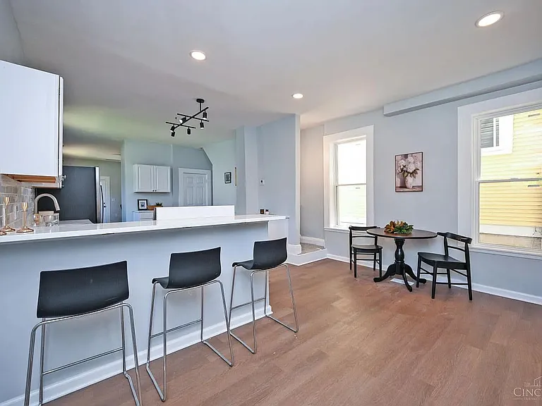 226 Congress Ave — Photo 9